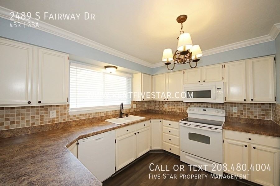 2489 S Fairway Dr - Photo 6 of 20