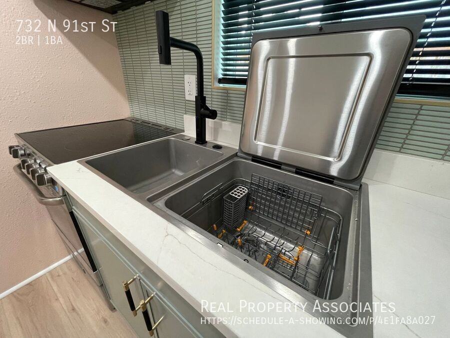 732 N 91st St - Photo 3 of 23
