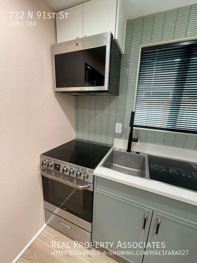 732 N 91st St - Photo 6 of 23