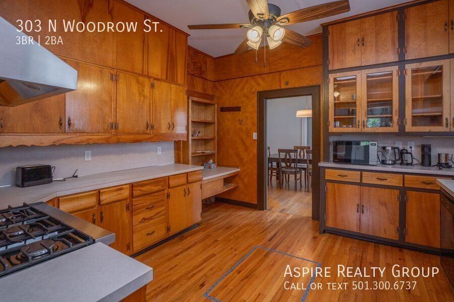 303 N Woodrow St - Photo 3 of 33