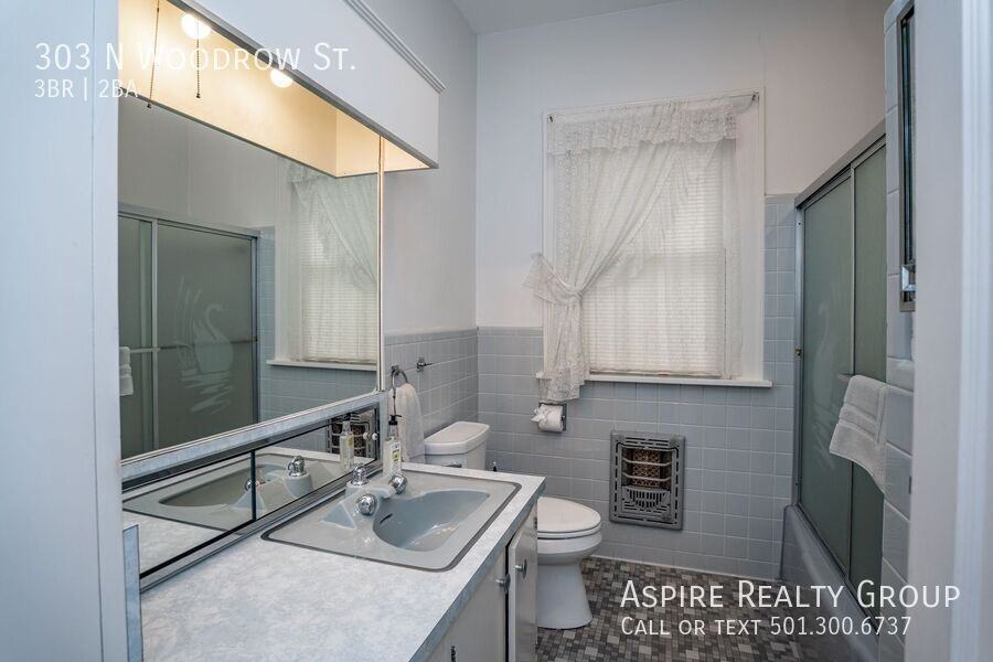 303 N Woodrow St - Photo 4 of 33