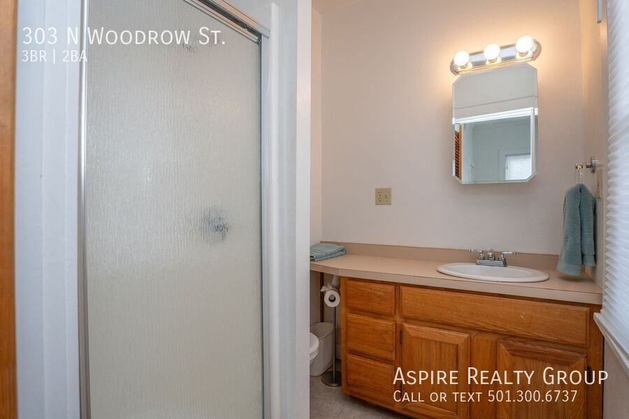 303 N Woodrow St - Photo 6 of 33