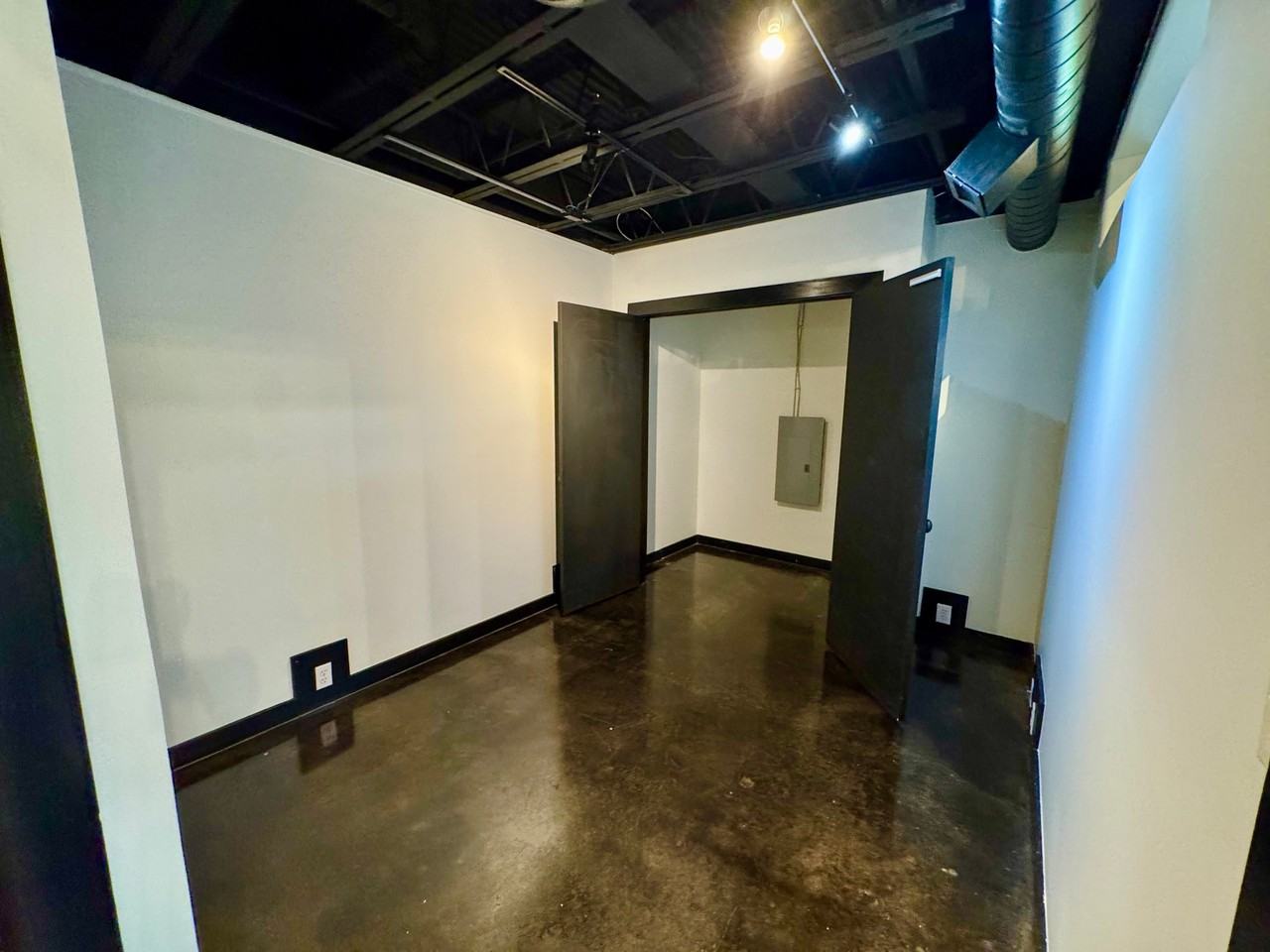 5434 Peachtree Rd #112 - Photo 2 of 21