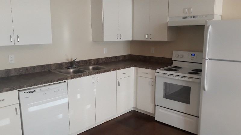 408 27th St - Photo 4 of 8