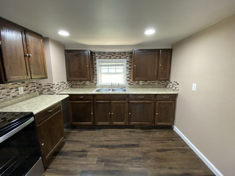 207 W Calhoun St - Photo 2 of 9