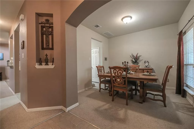 10215 Waterbury Dr - Photo 4 of 50