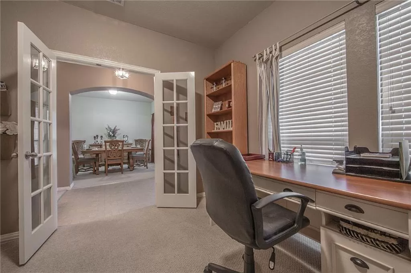 10215 Waterbury Dr - Photo 5 of 50