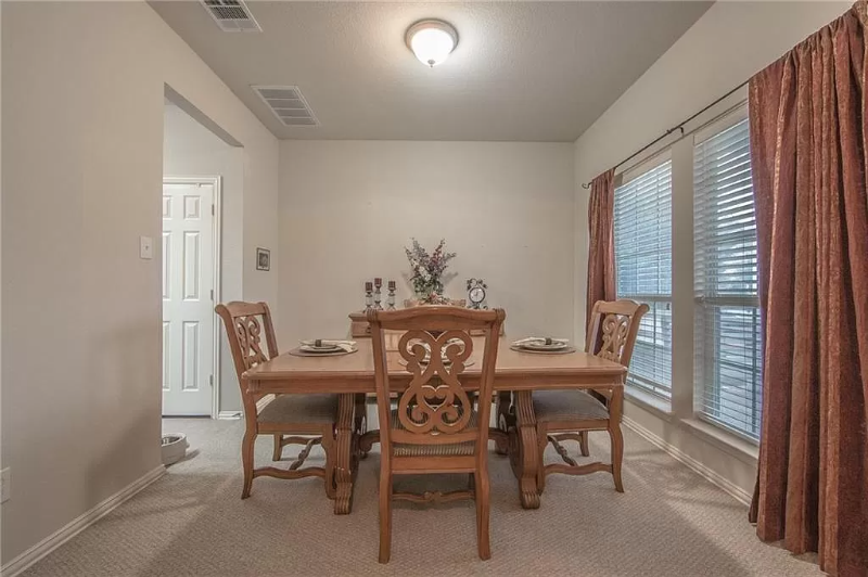 10215 Waterbury Dr - Photo 6 of 50
