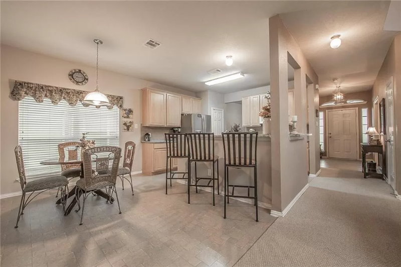 10215 Waterbury Dr - Photo 7 of 50