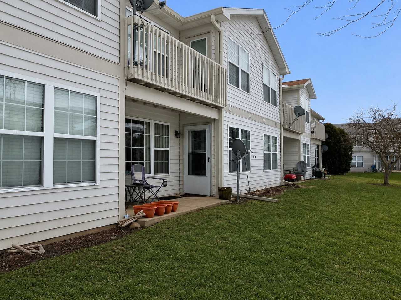 1160 N Red Oak Cir #2 - Photo 2 of 9