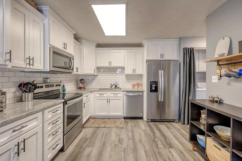 1196 E Commons Dr - Photo 4 of 36