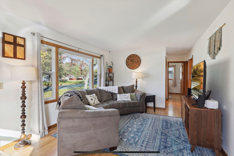 481 10th Ave Nw - Photo 3 of 23