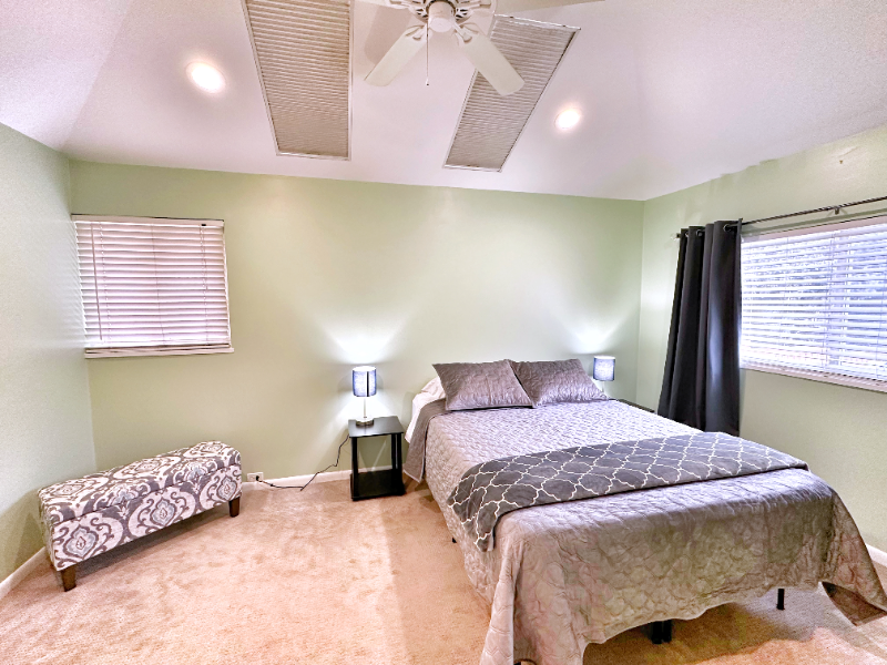 830 Newport St - Photo 4 of 16