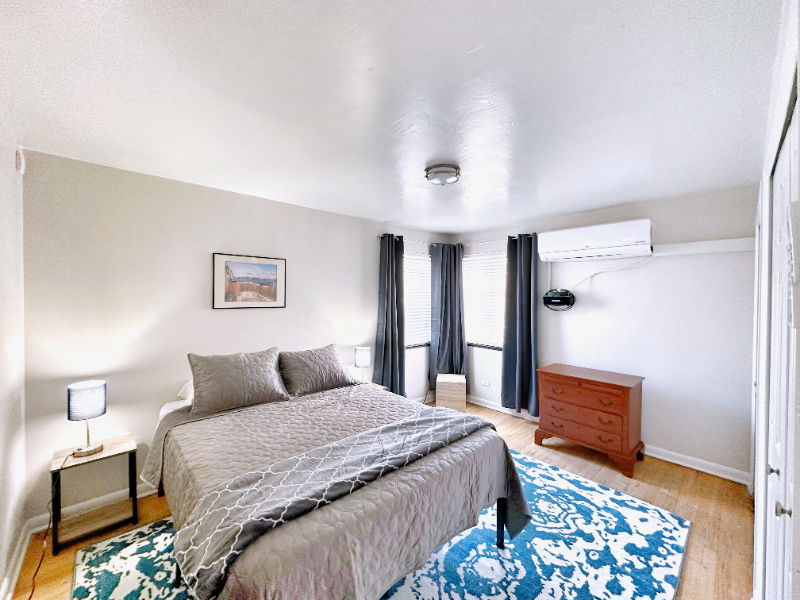 830 Newport St - Photo 6 of 16