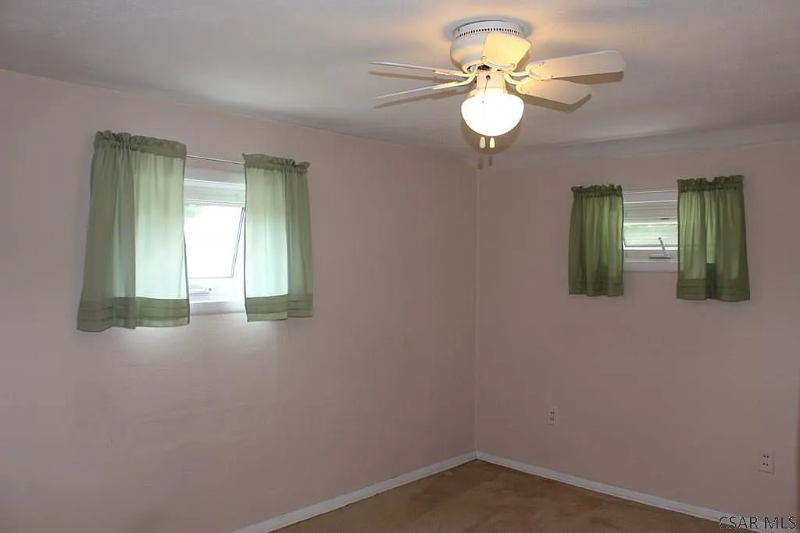 207 Burkhard St - Photo 6 of 9