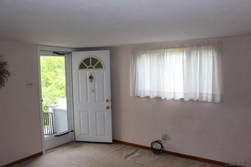 207 Burkhard St - Photo 7 of 9