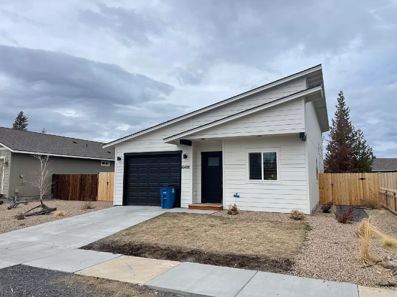 16488 Bassett Dr - Photo 2 of 10