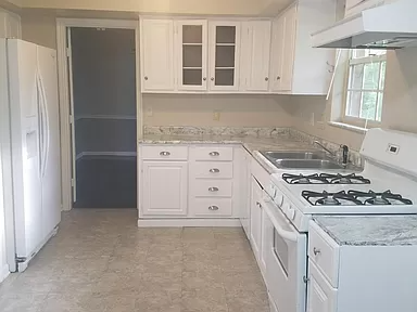 10121 Montgomery Rd - Photo 6 of 21