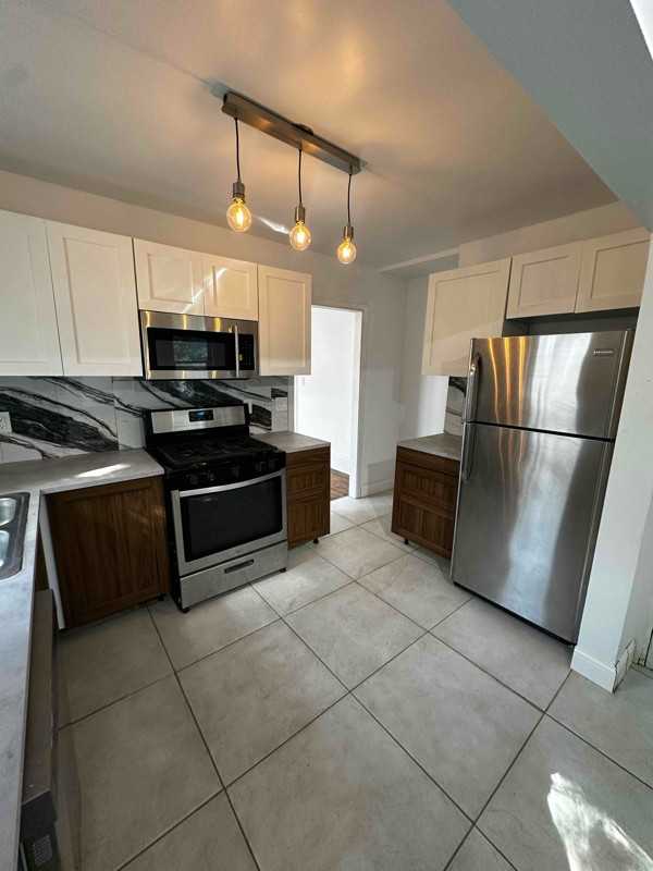 3342 Fremont Ave N #2 - Photo 4 of 17