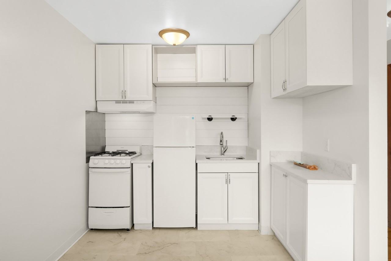 3308 Girard Ave S #101 - Photo 2 of 14