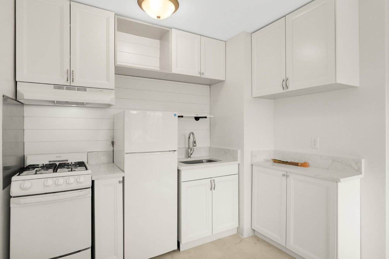 3308 Girard Ave S #101 - Photo 3 of 14