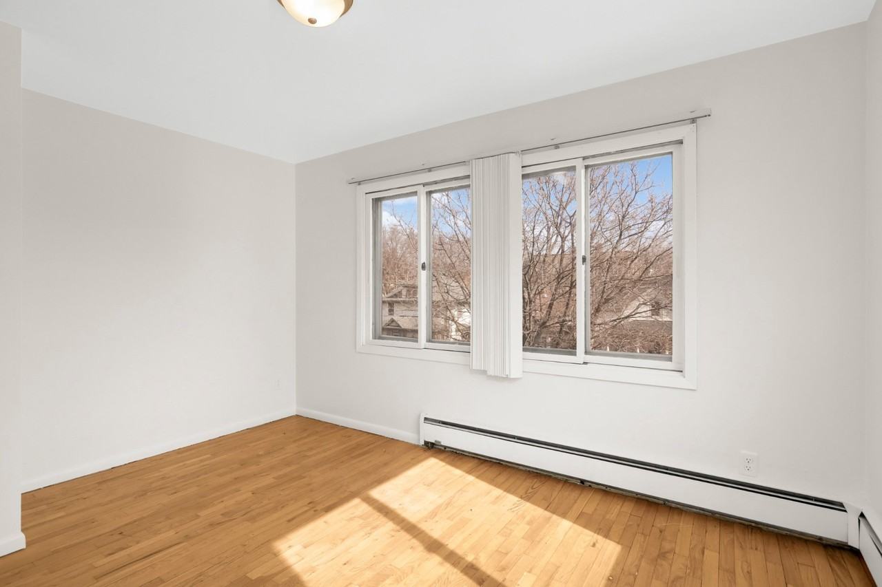 3308 Girard Ave S #101 - Photo 6 of 14
