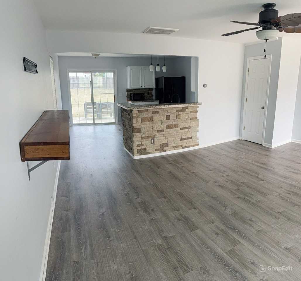 140 Wigmore Ln - Photo 4 of 28