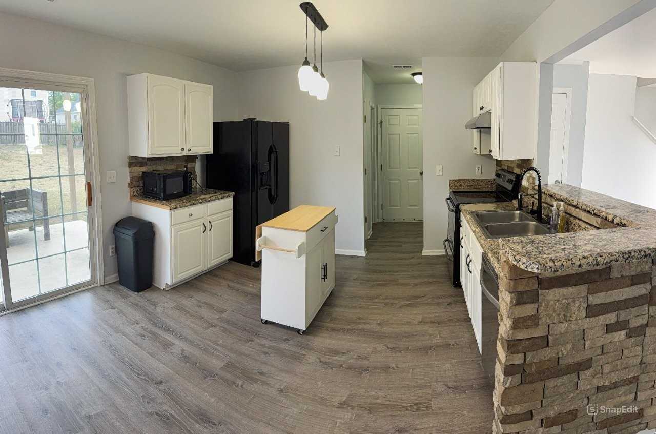 140 Wigmore Ln - Photo 6 of 28