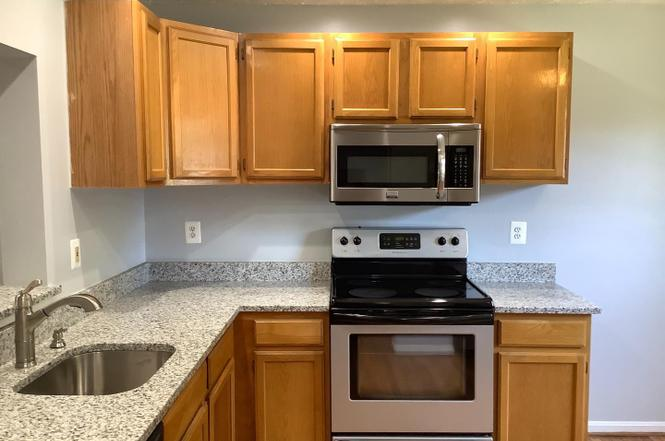 659 Realm Ct W - Photo 4 of 22