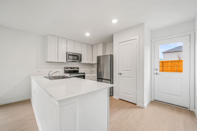 3911 Bates Pl - Photo 3 of 18