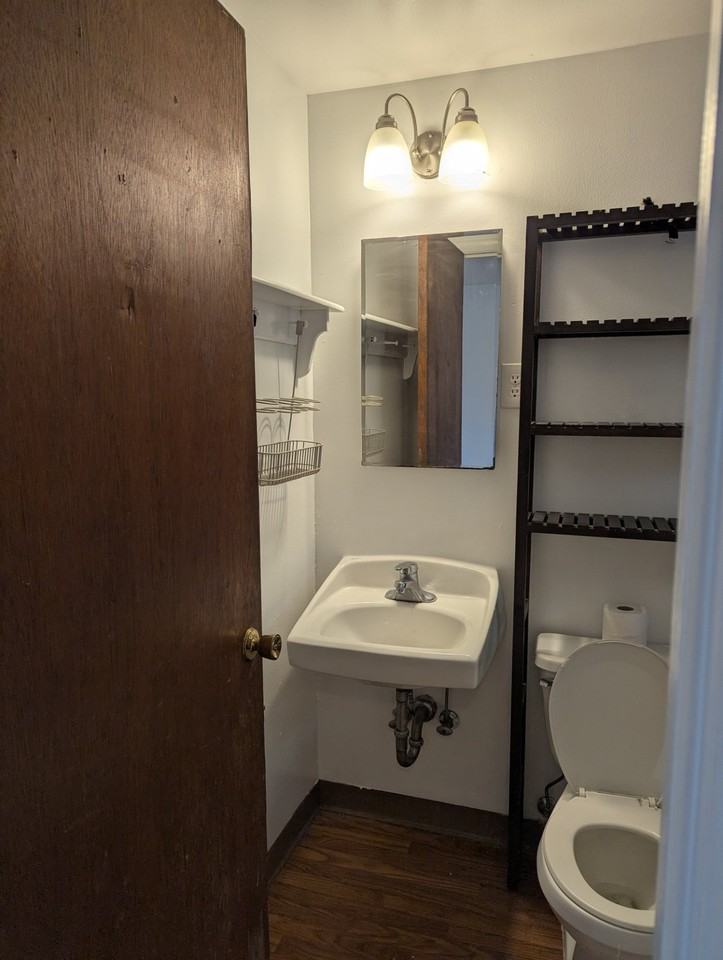 6542 Ravenna Ave Ne #2 - Photo 5 of 7