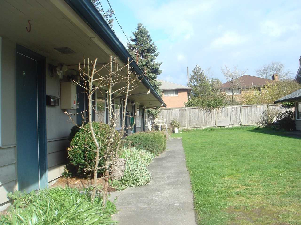 6542 Ravenna Ave Ne #2 - Photo 7 of 7