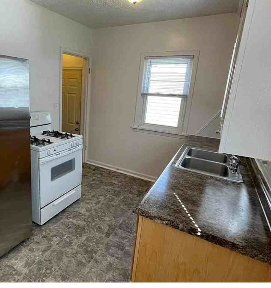 723 3rd St Sw - Photo 2 of 8