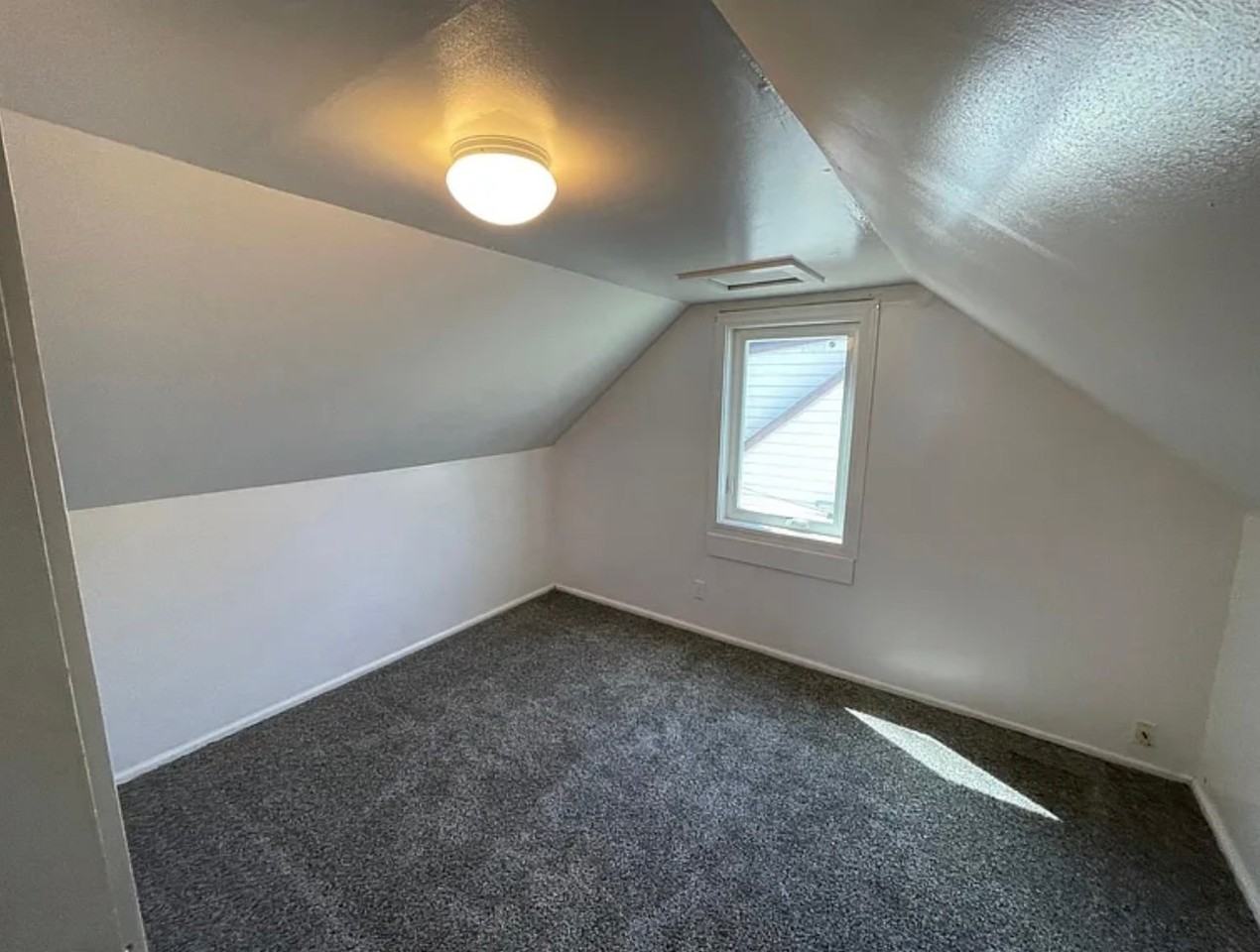 723 3rd St Sw - Photo 3 of 8