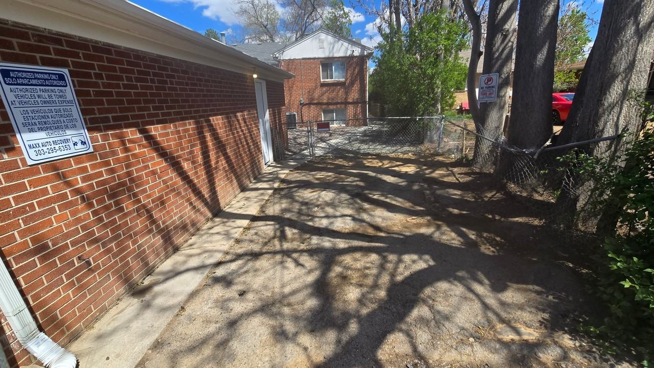 1557 1/2 Tamarac St - Photo 5 of 20