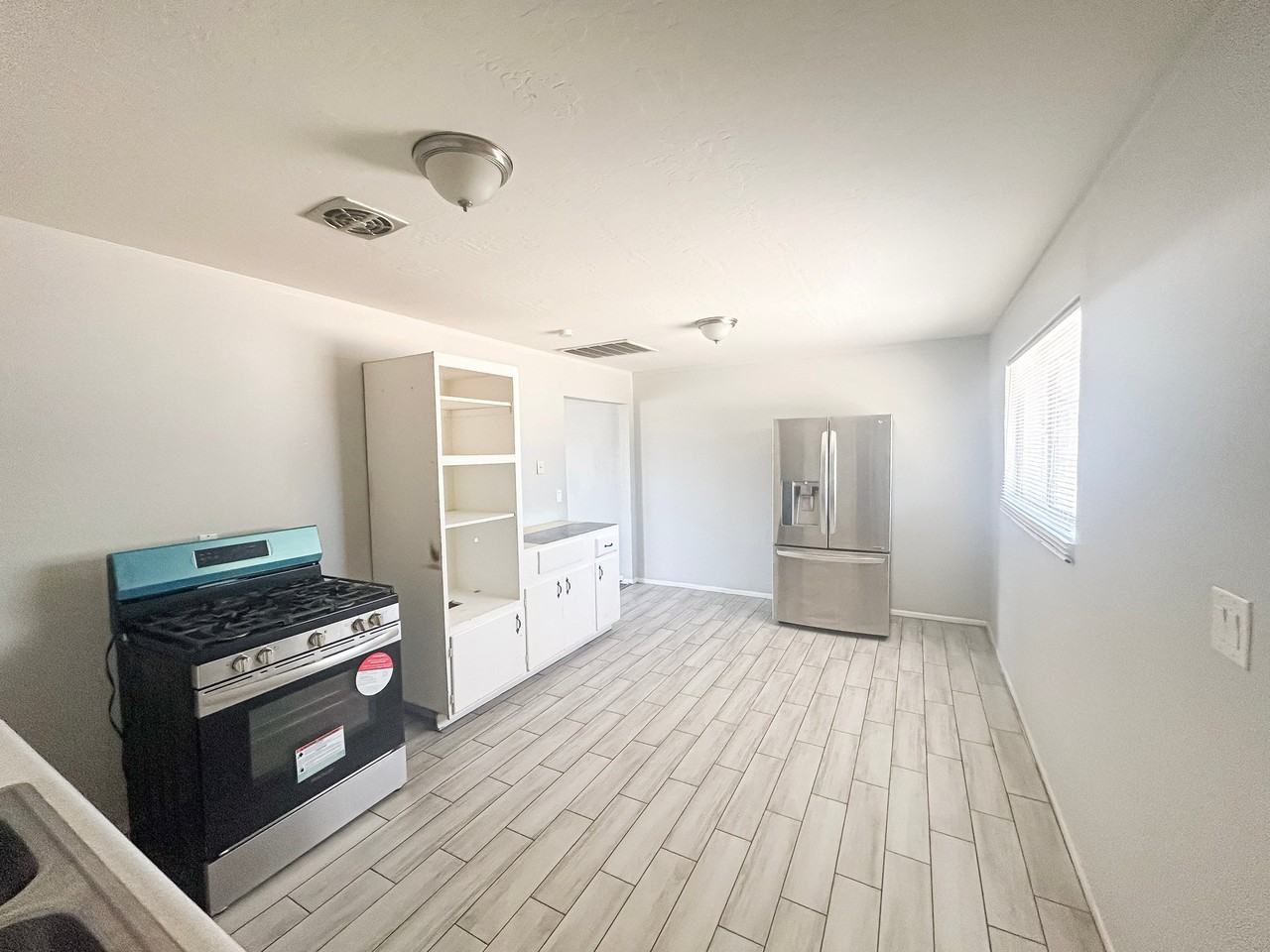 1452 W 6th Dr - Photo 5 of 16