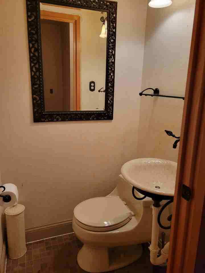 605 Austin Ln - Photo 2 of 18