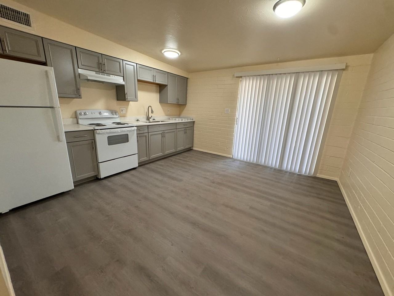 1501 W Roger Rd - Photo 7 of 8