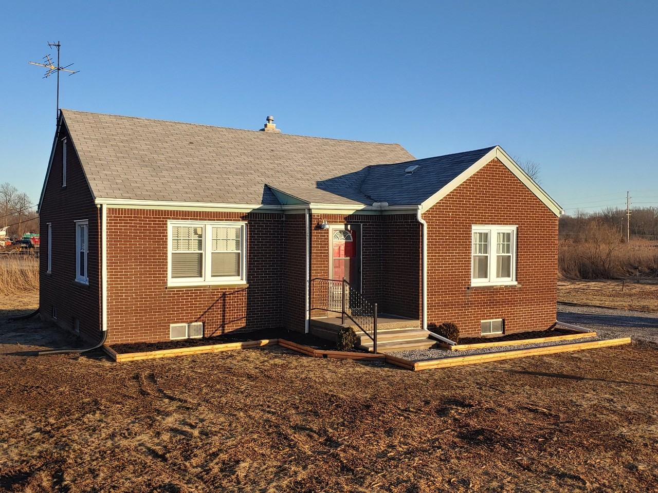 5647 Hoover St - Photo 2 of 10