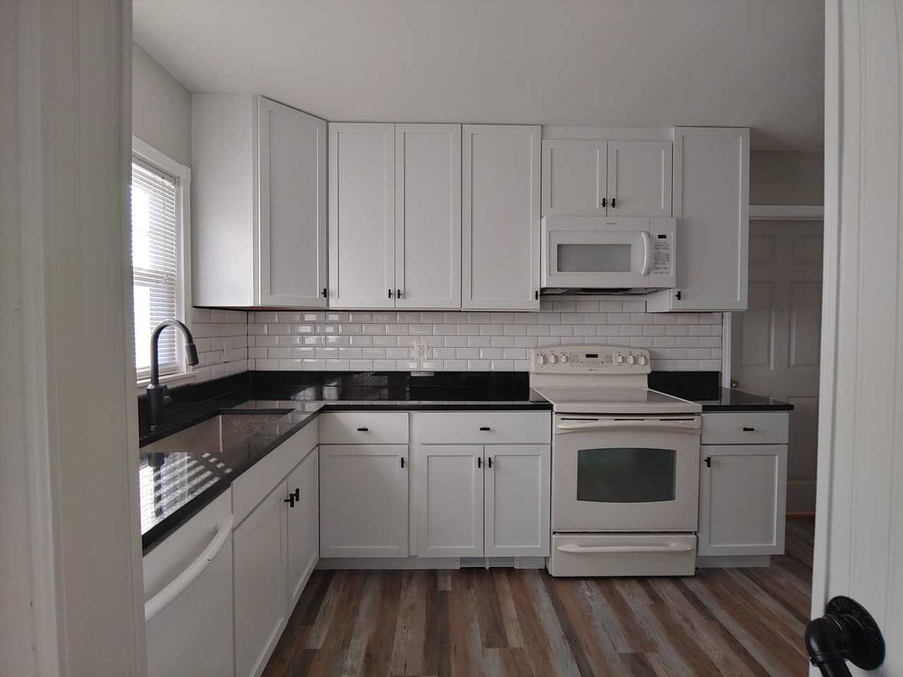 5647 Hoover St - Photo 3 of 10