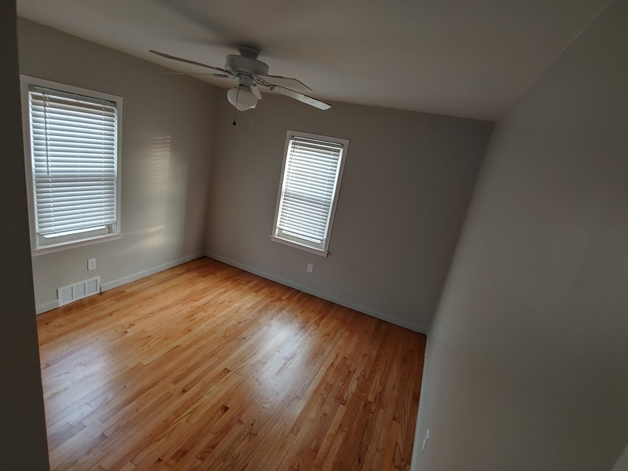 5647 Hoover St - Photo 5 of 10