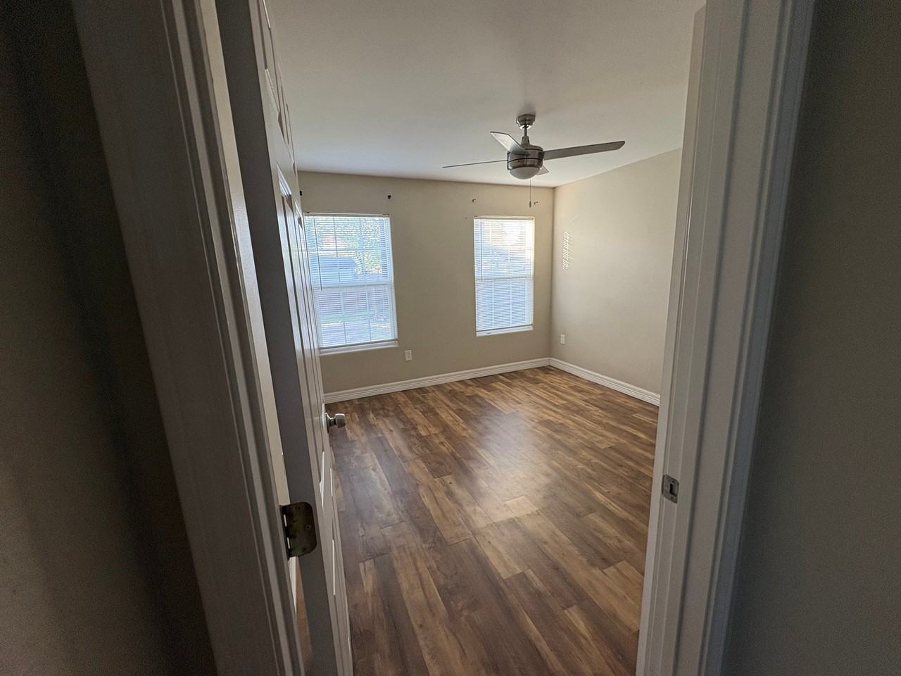 4042 Ramsey St - Photo 3 of 9