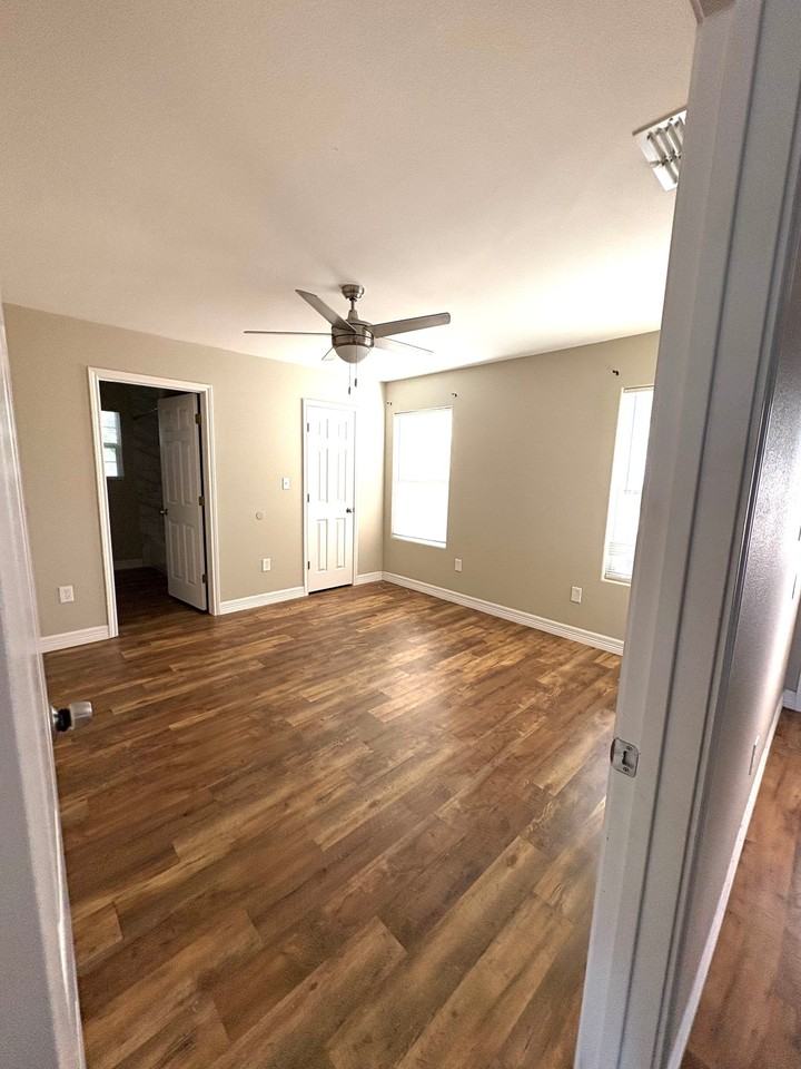 4042 Ramsey St - Photo 7 of 9