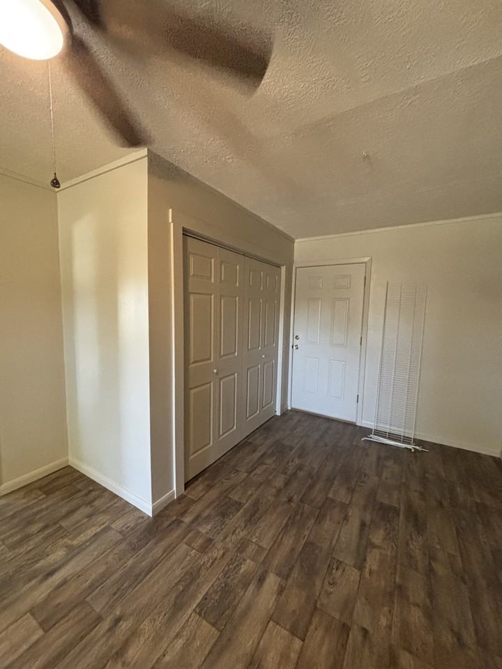 207 W Grant St - Photo 2 of 8