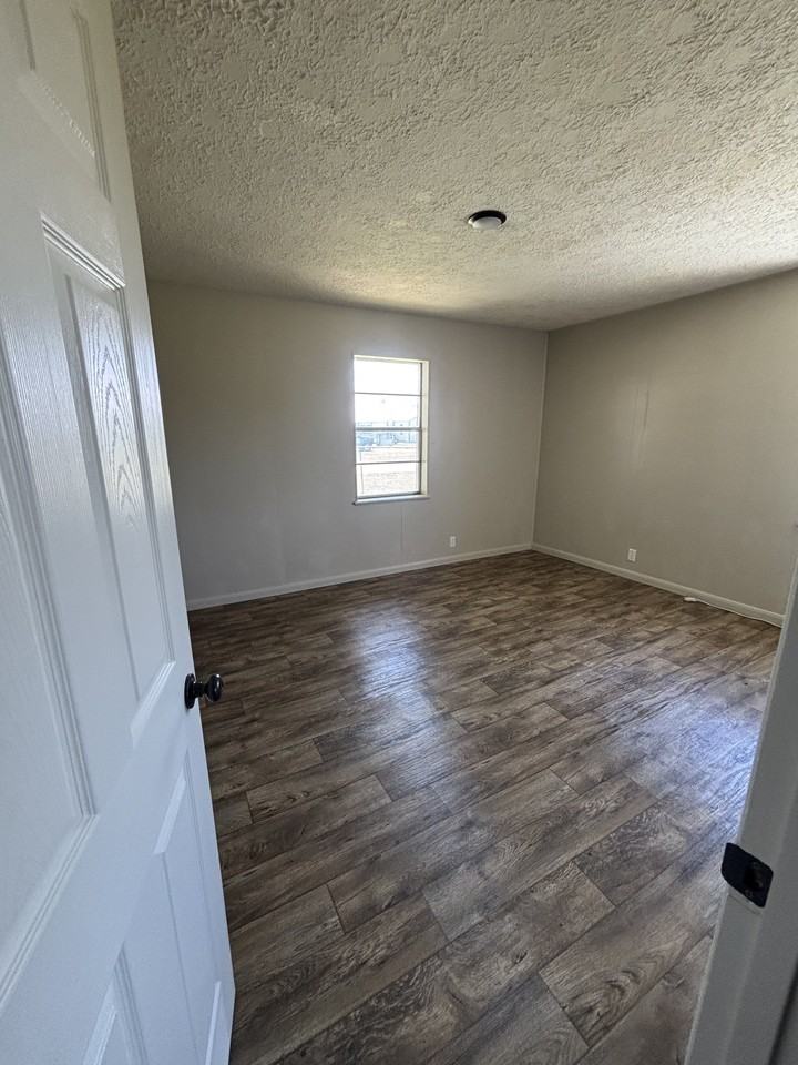 207 W Grant St - Photo 4 of 8