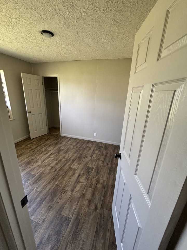 207 W Grant St - Photo 5 of 8