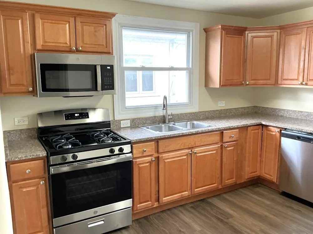 7725 Mason Ave - Photo 2 of 10