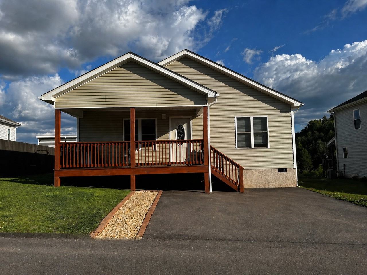 180 Patriot Pl - Photo 3 of 19