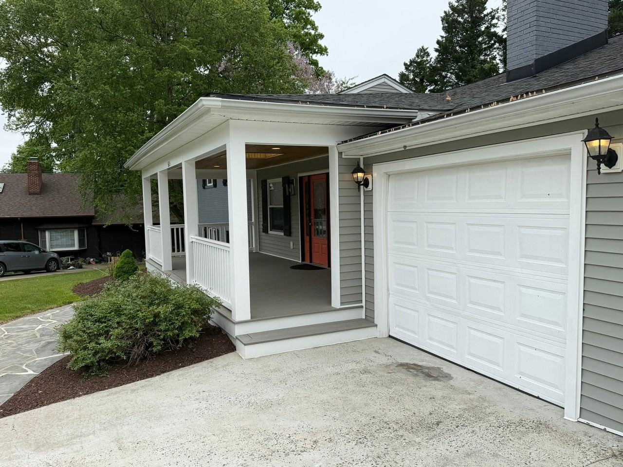 1621 Oaklawn Ct - Photo 2 of 13