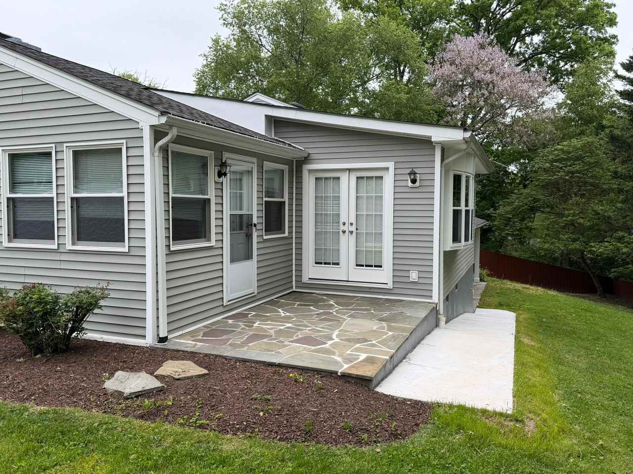 1621 Oaklawn Ct - Photo 3 of 13